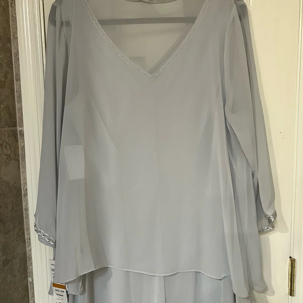 SLNY Silver Layered Wedding Dress - Picture 10 of 13